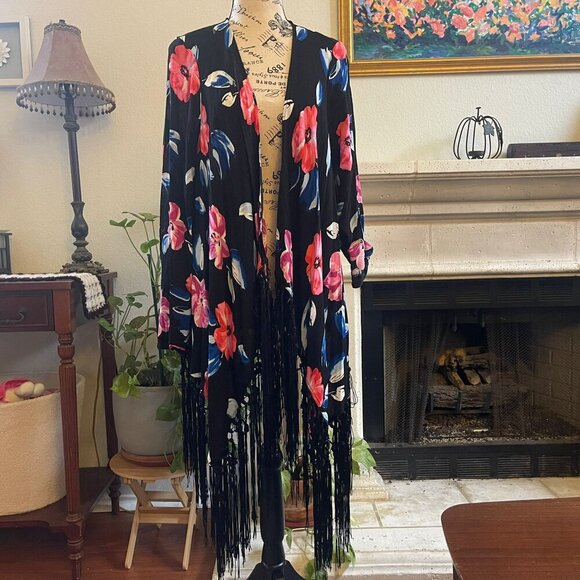 Torrid Kimono Top Womens Black Floral Open Front Fringe Trimmed Bohemian 00 - Picture 11 of 12